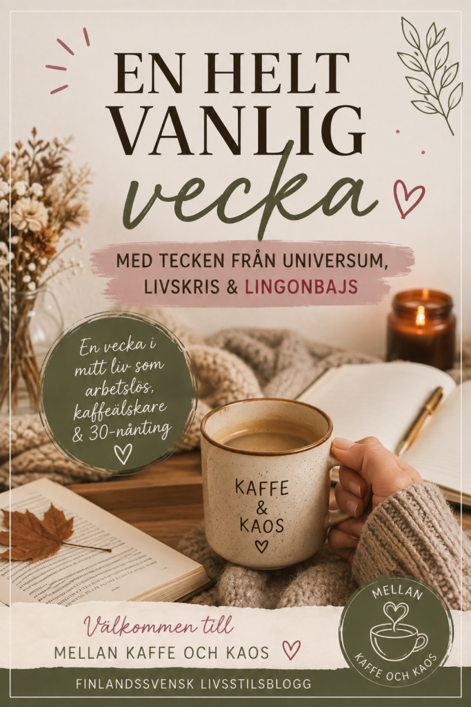 En kaffekopp, bok och anteckningsbok i en mysig vardagsmiljö.